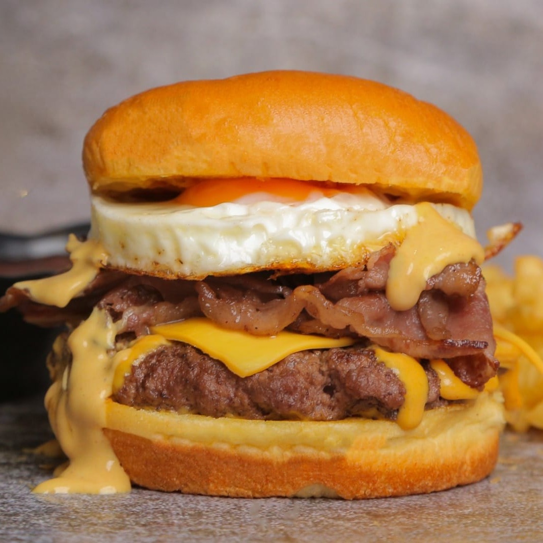 Le Notre Cafe | Beef Bacon Burger